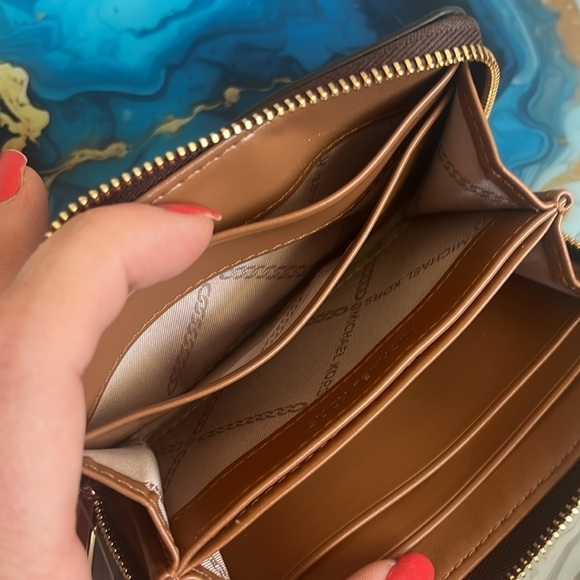 Brand New Michael Kors Brown Acorn Small Zip Around Card Case Holder Compact - Picture 11 of 15